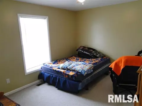 932 E Oak St, Macomb, IL 61455 photo 17
