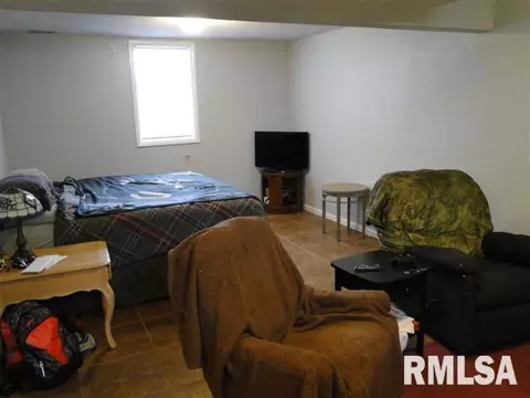 932 E Oak St, Macomb, IL 61455 photo 14