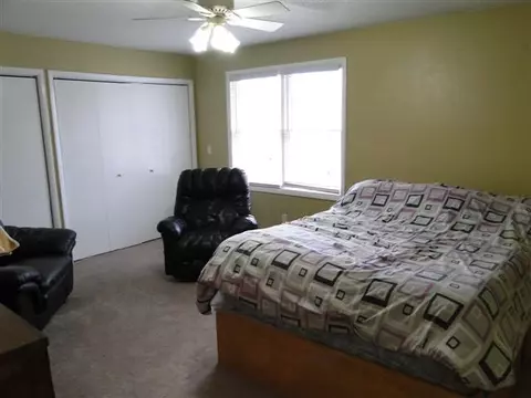 932 E Oak St, Macomb, IL 61455 photo 15