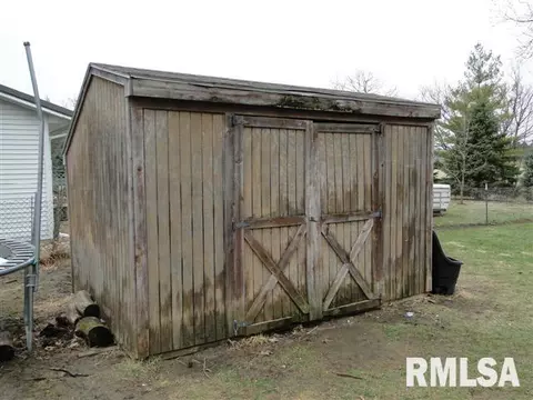 932 E Oak St, Macomb, IL 61455 photo 5