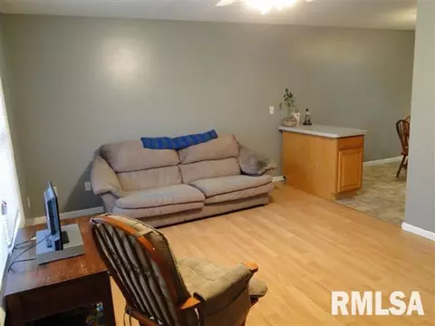 932 E Oak St, Macomb, IL 61455 photo 8