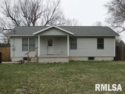932 E Oak St, Macomb, IL 61455 photo 1