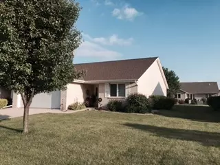 321 Pinecrest Dr, Macomb, IL 61455 photo 1