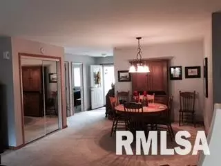 321 Pinecrest Dr, Macomb, IL 61455 photo 4