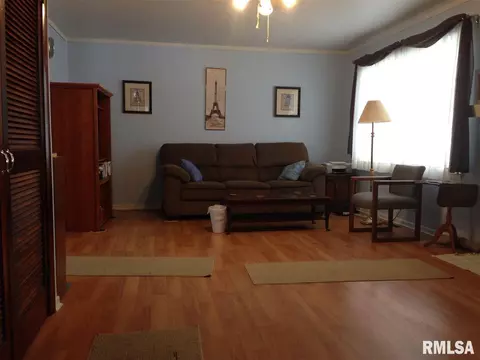 526 E Grant, Macomb, IL 61455 photo 2