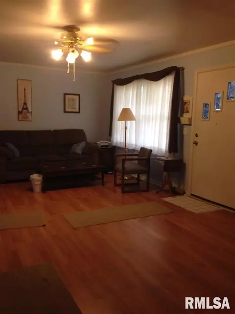 526 E Grant, Macomb, IL 61455 photo 3