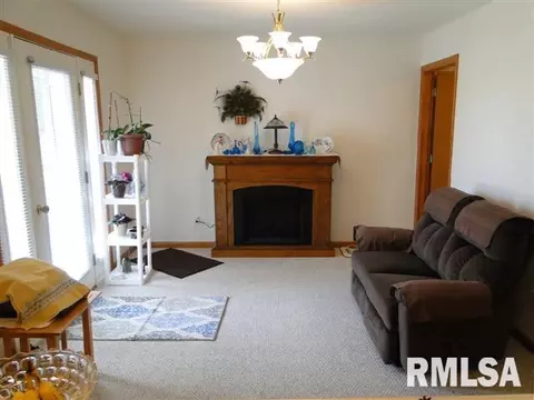 227 Scotch Pine Dr, Macomb, IL 61455 photo 5