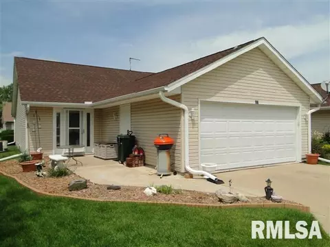 227 Scotch Pine Dr, Macomb, IL 61455 photo 3