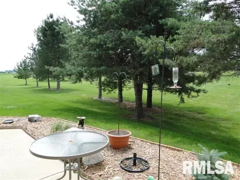 227 Scotch Pine Dr, Macomb, IL 61455 photo 4