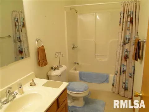 227 Scotch Pine Dr, Macomb, IL 61455 photo 17
