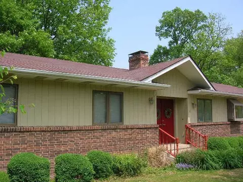 4 Indian Trl, Macomb, IL 61455 photo 1