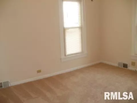 155 E Birch, Canton, IL 61520 photo 27