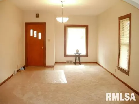 155 E Birch, Canton, IL 61520 photo 9