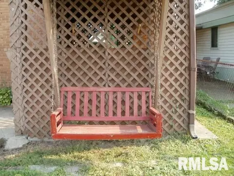 155 E Birch, Canton, IL 61520 photo 4