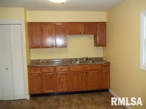 912 Lake, Eureka, IL 61530 photo 4