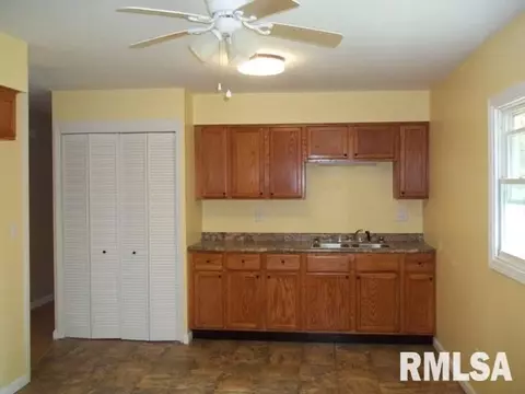 912 Lake, Eureka, IL 61530 photo 5