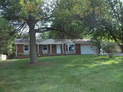 912 Lake, Eureka, IL 61530 photo 2
