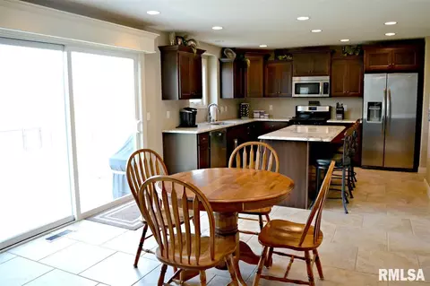 1247 E Monroe St, Morton, IL 61550 photo 9