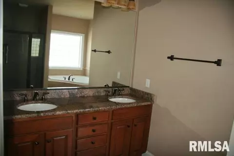 504 Westminster Dr, Germantown Hills, IL 61548 photo 10