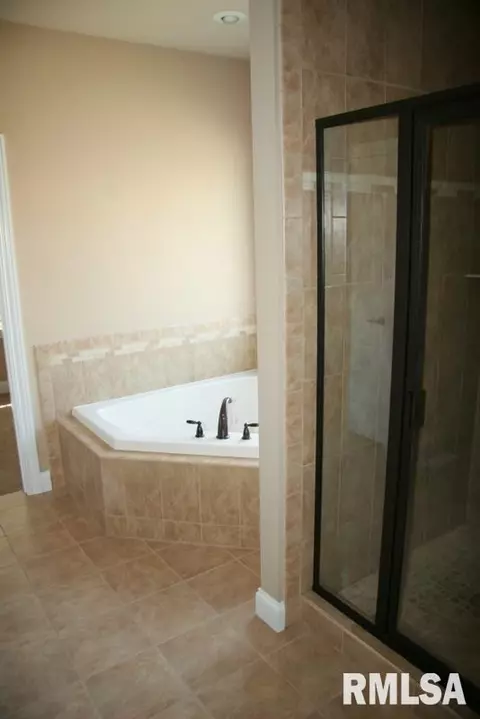 504 Westminster Dr, Germantown Hills, IL 61548 photo 9