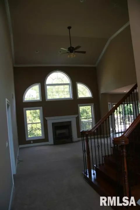504 Westminster Dr, Germantown Hills, IL 61548 photo 2