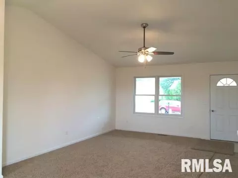 2110 Cody Dr, Eureka, IL 61530 photo 3