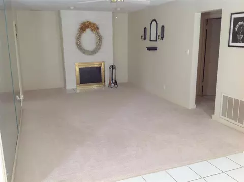 310 E Franklin St, Macomb, IL 61455 photo 3