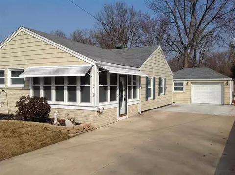 310 E Franklin St, Macomb, IL 61455 photo 1