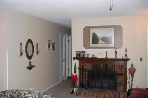 1300 Debbie Ln, Macomb, IL 61455 photo 6