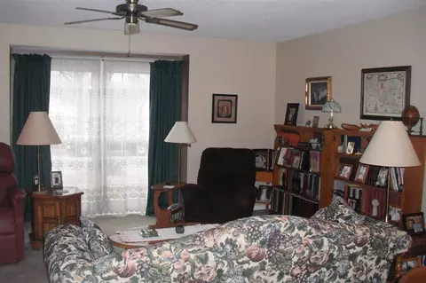 1300 Debbie Ln, Macomb, IL 61455 photo 9