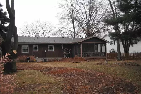 1300 Debbie Ln, Macomb, IL 61455 photo 2