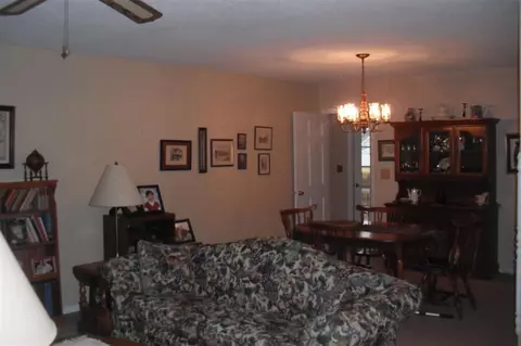 1300 Debbie Ln, Macomb, IL 61455 photo 8