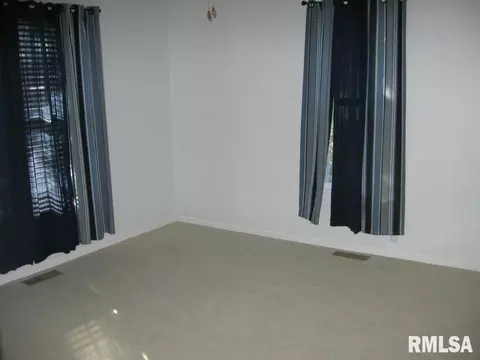 602 W Chase Dr, Macomb, IL 61455 photo 5