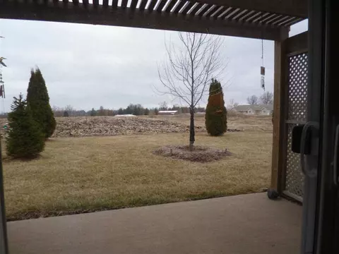 335 Pinecrest Dr, Macomb, IL 61455 photo 12