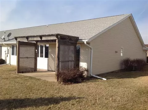 335 Pinecrest Dr, Macomb, IL 61455 photo 11