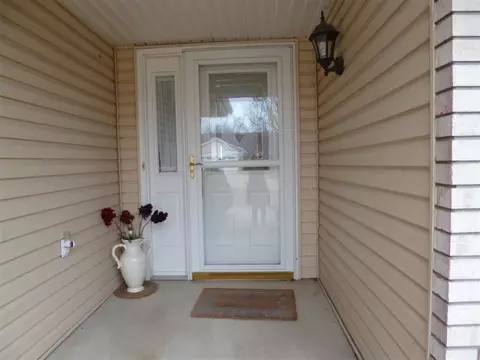 335 Pinecrest Dr, Macomb, IL 61455 photo 9