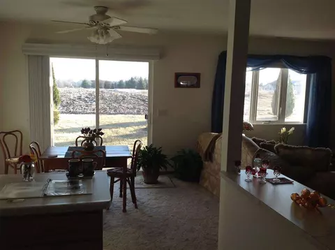 335 Pinecrest Dr, Macomb, IL 61455 photo 2