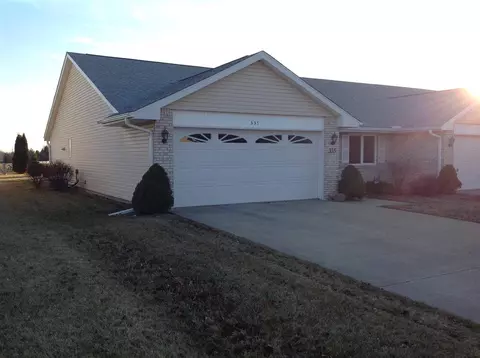 335 Pinecrest Dr, Macomb, IL 61455 photo 10