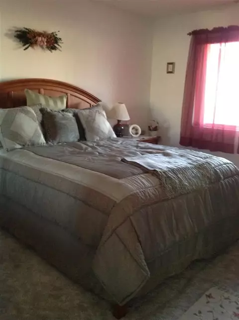 335 Pinecrest Dr, Macomb, IL 61455 photo 7