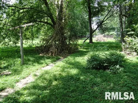 736 W Piper Dr, Macomb, IL 61455 photo 3