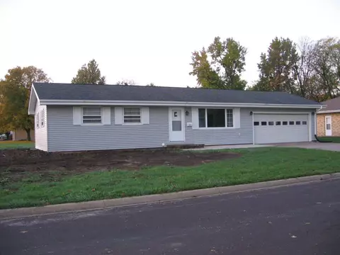 871 E Franklin Dr, Macomb, IL 61455 photo 2