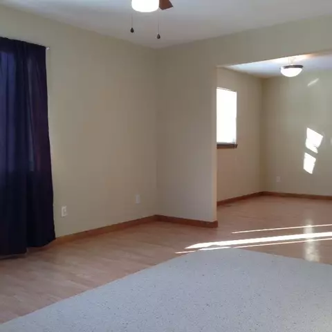 1526 E Pierce St, Macomb, IL 61455 photo 3