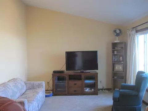 113 James Dr, Macomb, IL 61455 photo 3