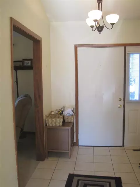 113 James Dr, Macomb, IL 61455 photo 2