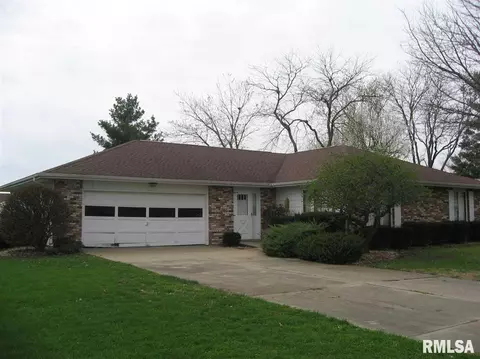 313 Evergreen Dr, Macomb, IL 61455 photo 1