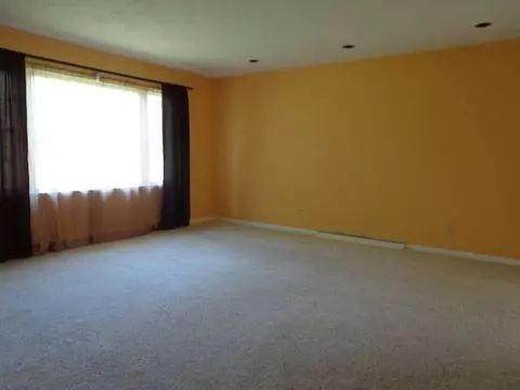 603 W Lawndale Dr, Macomb, IL 61455 photo 4
