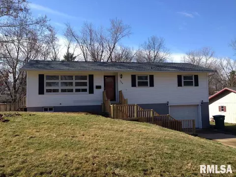 229 E Summit Dr, Macomb, IL 61455 photo 1