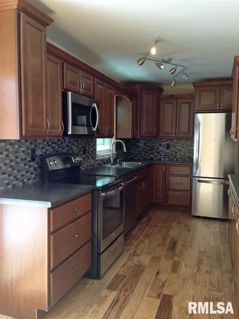 229 E Summit Dr, Macomb, IL 61455 photo 9