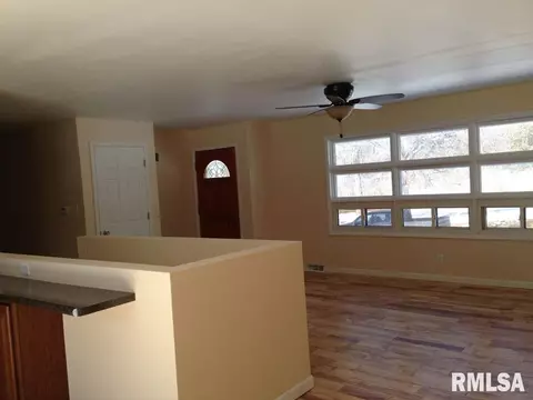 229 E Summit Dr, Macomb, IL 61455 photo 5