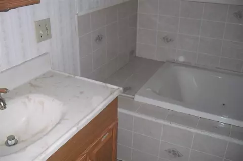 538 S Dudley Dr, Macomb, IL 61455 photo 5